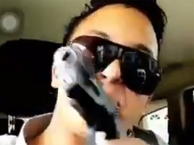 Separan del cargo a Fiscal de Chiapas por video en que hijo presume armas