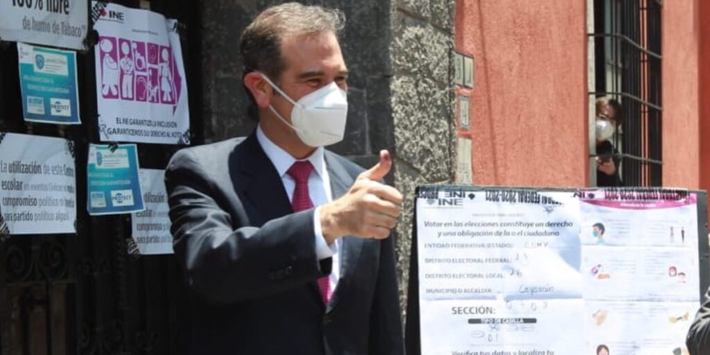 Lorendo Córdova defiende a trabajadores del INE