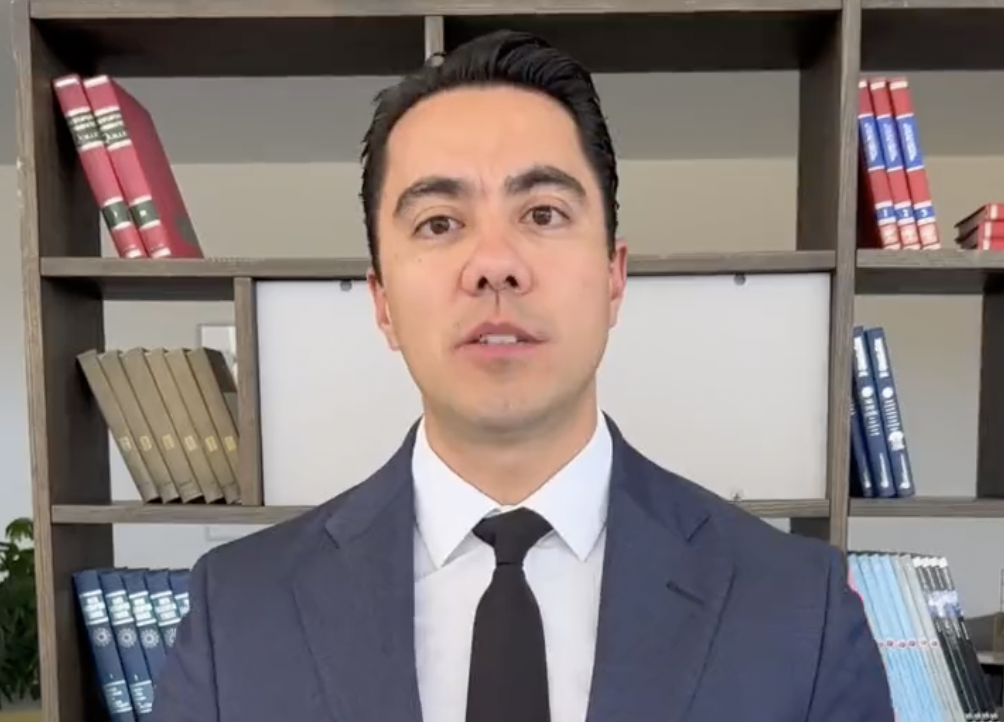 FeiFer Macías vela por la democracia.