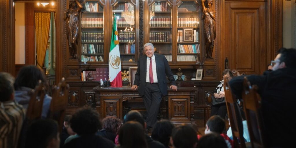 López Obrador critica métodos de la oposición