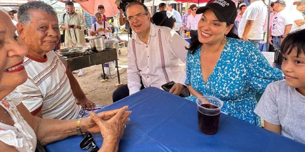 Marcelo Ebrard acusa derroche de recursos