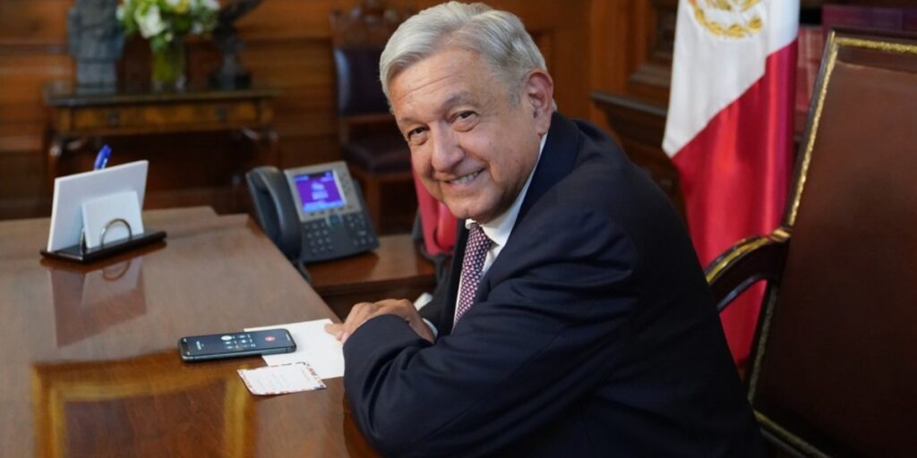 AMLO reprueba el gasto de las corcholatas en publicidad