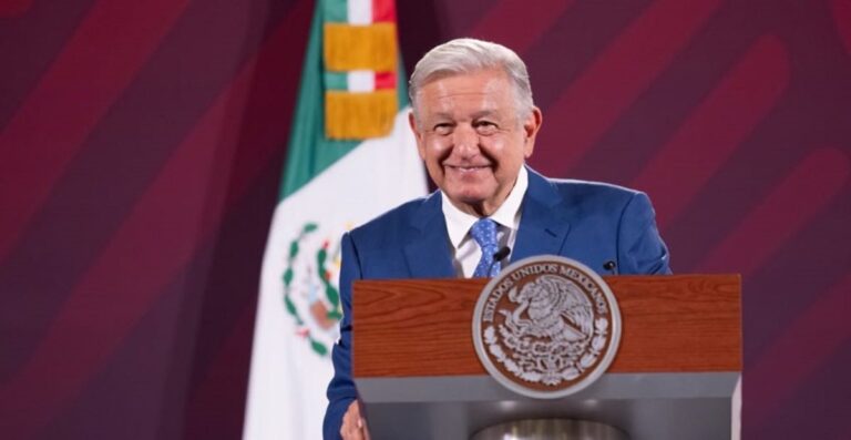 Presidente de México arremete de nuevo contra Xóchitl Gálvez