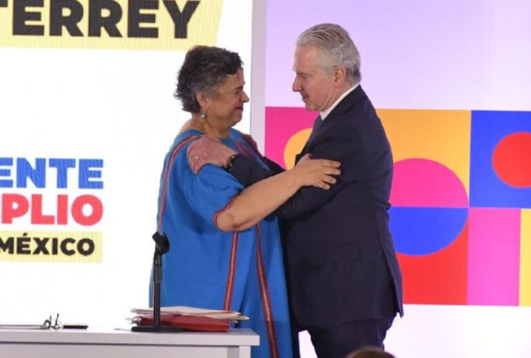 Beatriz Paredes respeta decisión de Santiago Creel