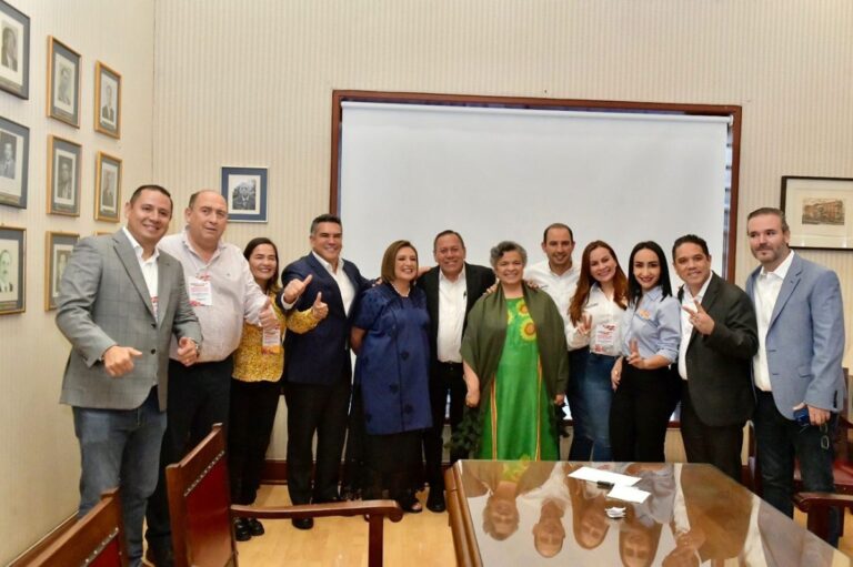 Líderes de Frente Amplio cierran filas en torno a Xóchitl Gálvez.
