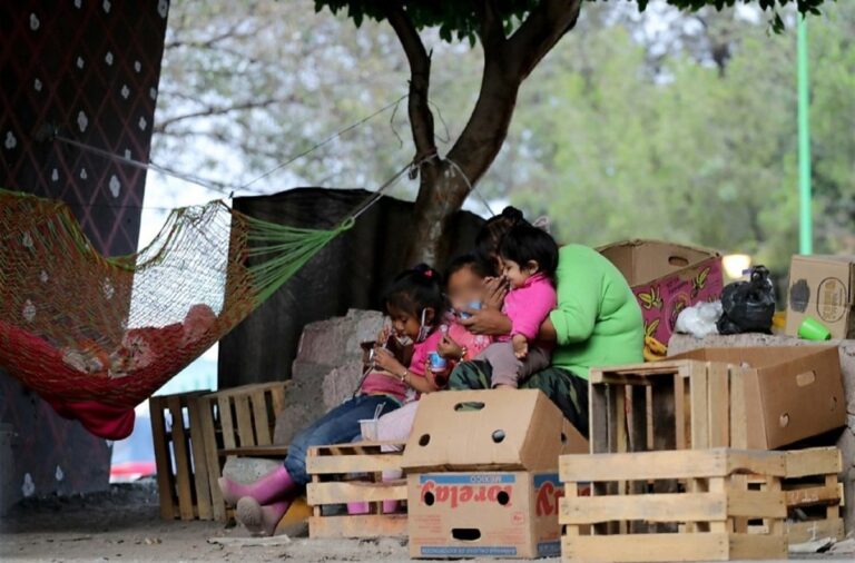 Pobreza en México pasó de 51.9 a 46.8 millones: Coneval
