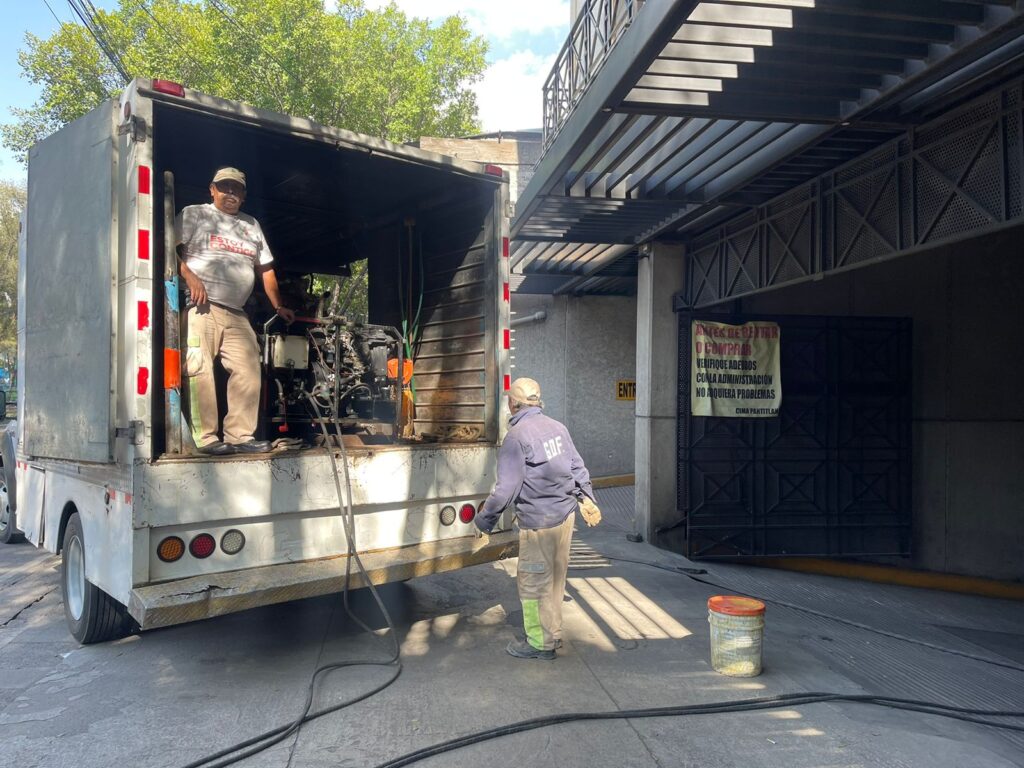 SACMEX atiende solicitudes de desazolve en la alcaldía Iztacalco