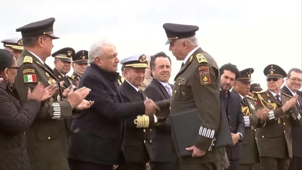 General Cienfuegos fue condecorado por el presidente López Obrador