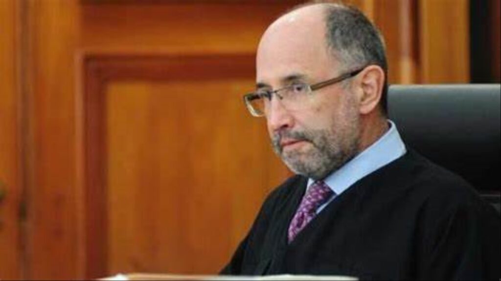 Exministro presenta amparo para proteger derechos de los trabajadores del PJF