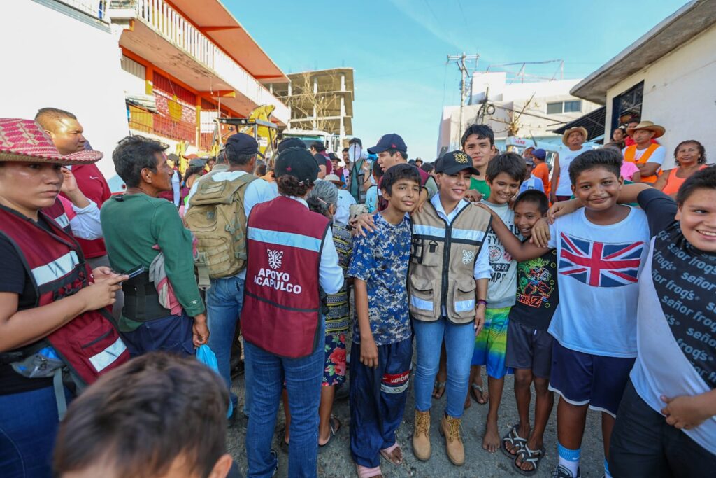Acciones de limpieza y saneamiento tras paso de Otis en Acapulco