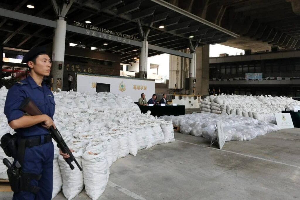 Interceptan millonario cargamento de drogas con logos de Segalmex en Hong Kong