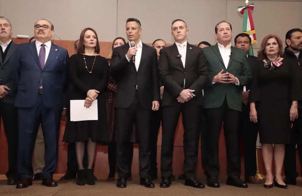 AMLO dice que suma de expriistas a Morena es buena