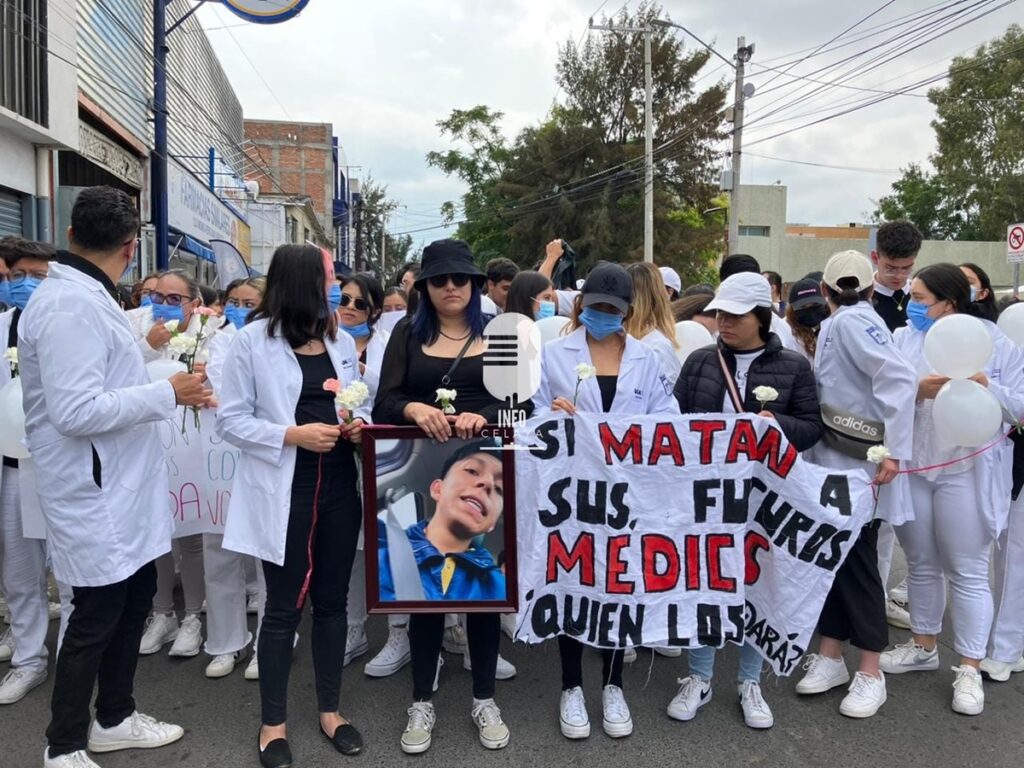 “AMLO manchó el nombre de mis hijos”, expresó madre de jóvenes asesinados en Celaya