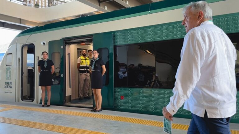 Ofrecen boleto que “compró” AMLO para abordar el Tren Maya