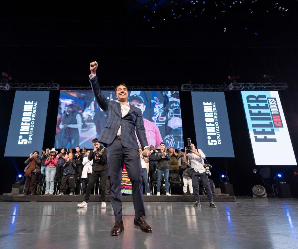 Felifer Macías Olvera presentó su quinto informe legislativo