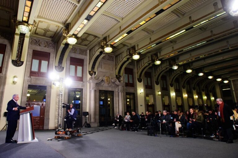 AMLO considera “asunto político” en hackeo de datos de 263 periodistas