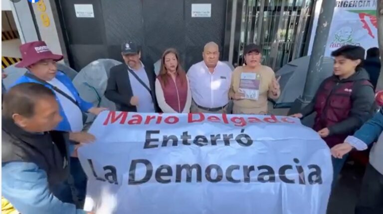 Morenistas acusan a Mario Delgado de enterrar la democracia
