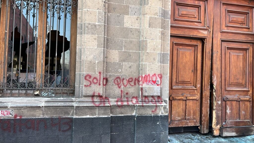 Padres de los 43 desaparecidos de Ayotzinapa sólo quieren hablar con AMLO y no con Segob