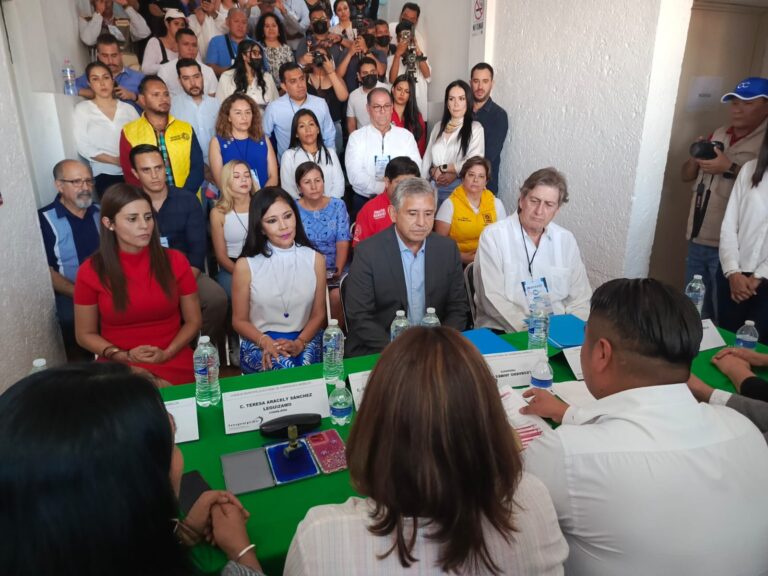 Urióstegui Salgado y Paula Trade encabezarán la búsqueda por la Presidencia Municipal de la capital de Morelos.