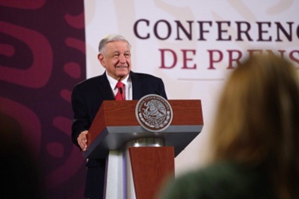 AMLO llama a la CIRT “afanositos y ganagracias” tras recomendación de no transmitir La Hora Nacional