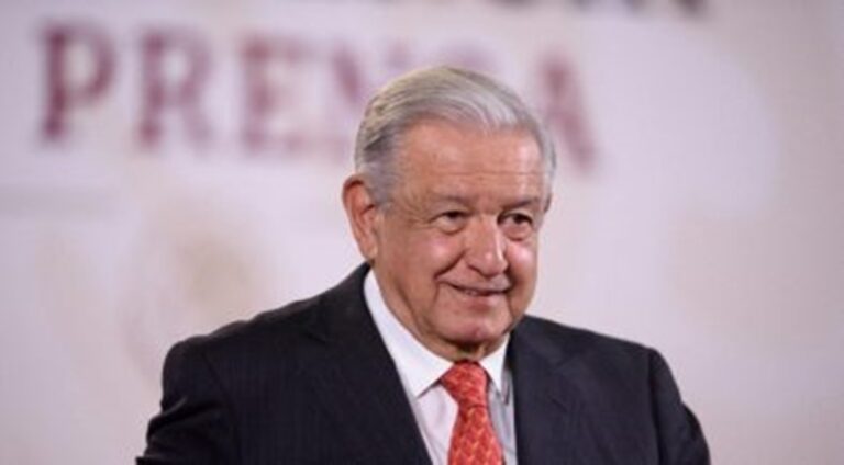 Latinus revira a AMLO al insinuar montaje en tema de encapuchados