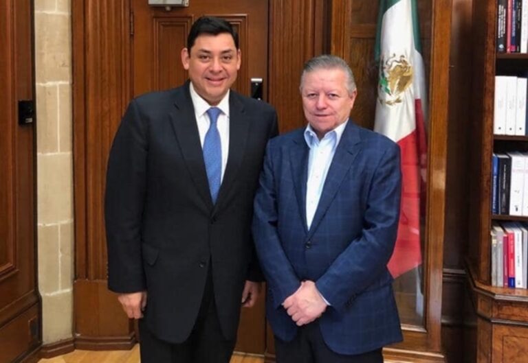 Investigan a excolaboradores de Arturo Zaldívar