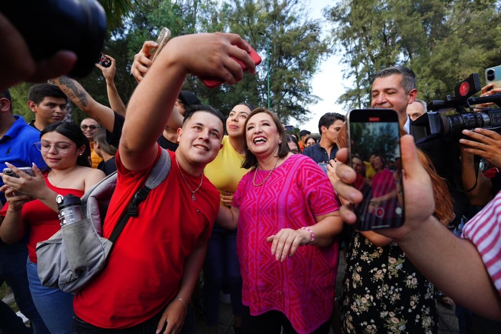 Xóchitl Gálvez revela que se sintió “incómoda y fingida por no usar huipil” en el debate