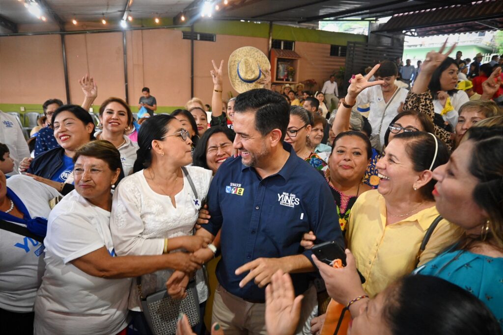 Yunes Márquez expone propuestas en Foro Juvenil Universitario