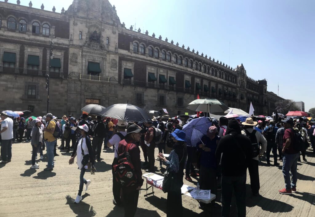 AMLO recibe a integrantes de la CNTE en Palacio Nacional