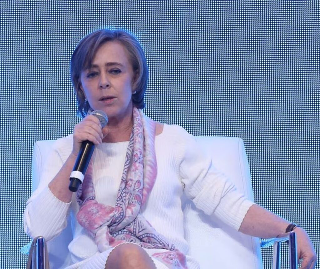 Pemex debe seguir pagando pensión por viudez a María Amparo Casar