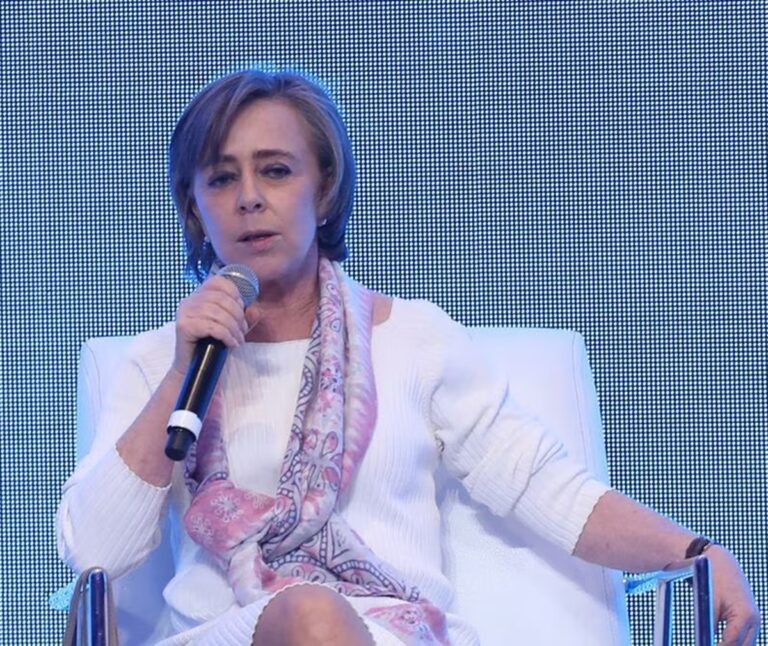 Pemex debe seguir pagando pensión por viudez a María Amparo Casar