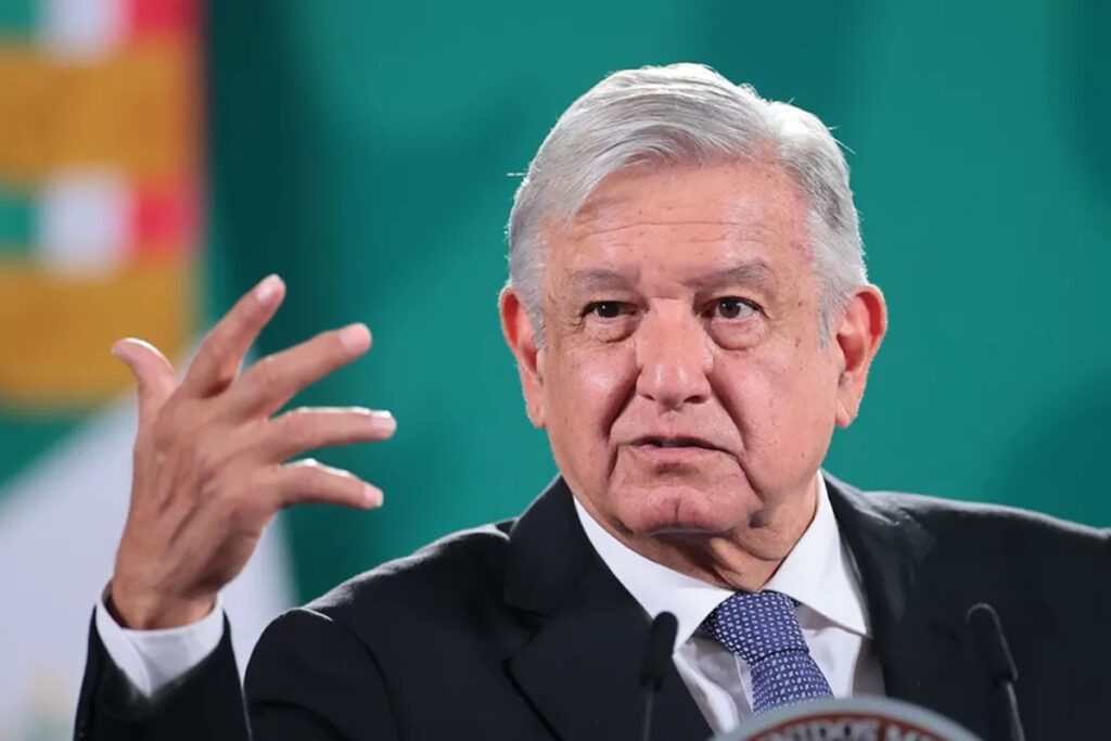 Revela AMLO datos de Casar declarados al SAT