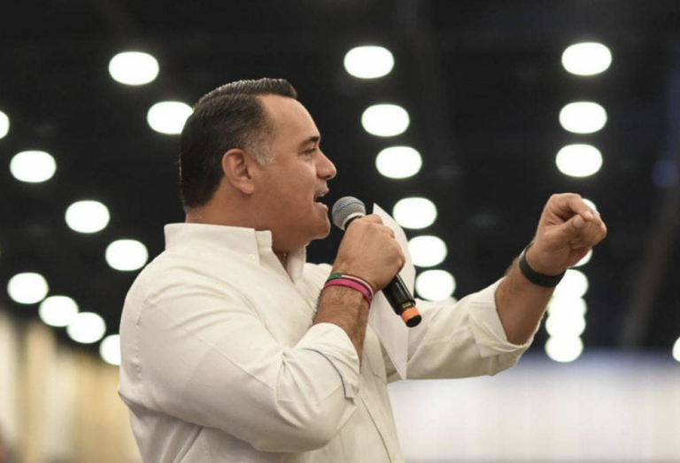 Renán Barrera acusó que CFE hace caso omiso de quejas de los usuarios.