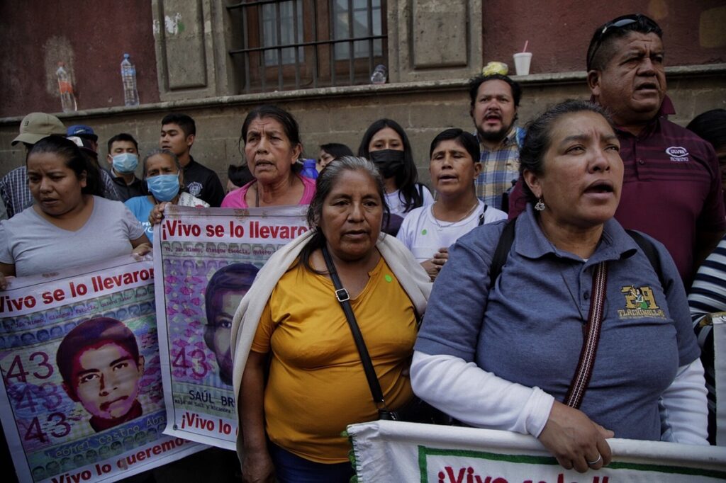 Encinas: la Sedena debe entregar más documentos del caso Ayotzinapa