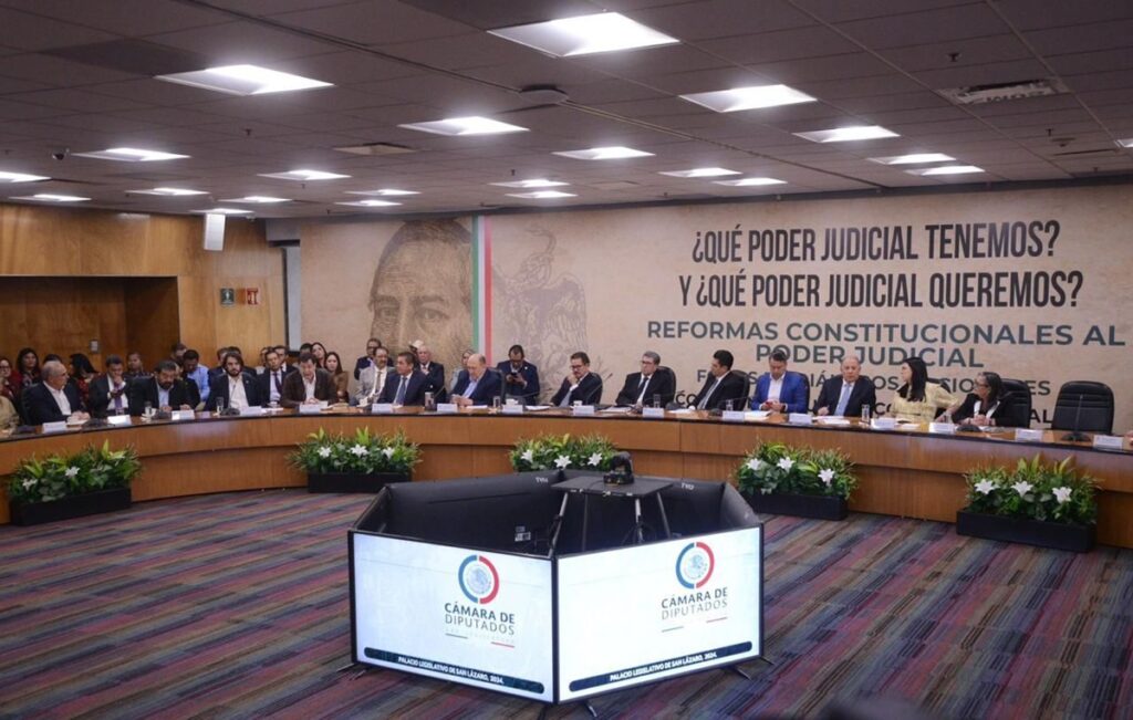 Ministras y ministros dialogan sobre eventual reforma al Poder Judicial