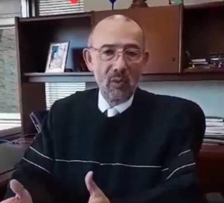 Magistrado de Colombia advierte que la democracia de México está en peligro