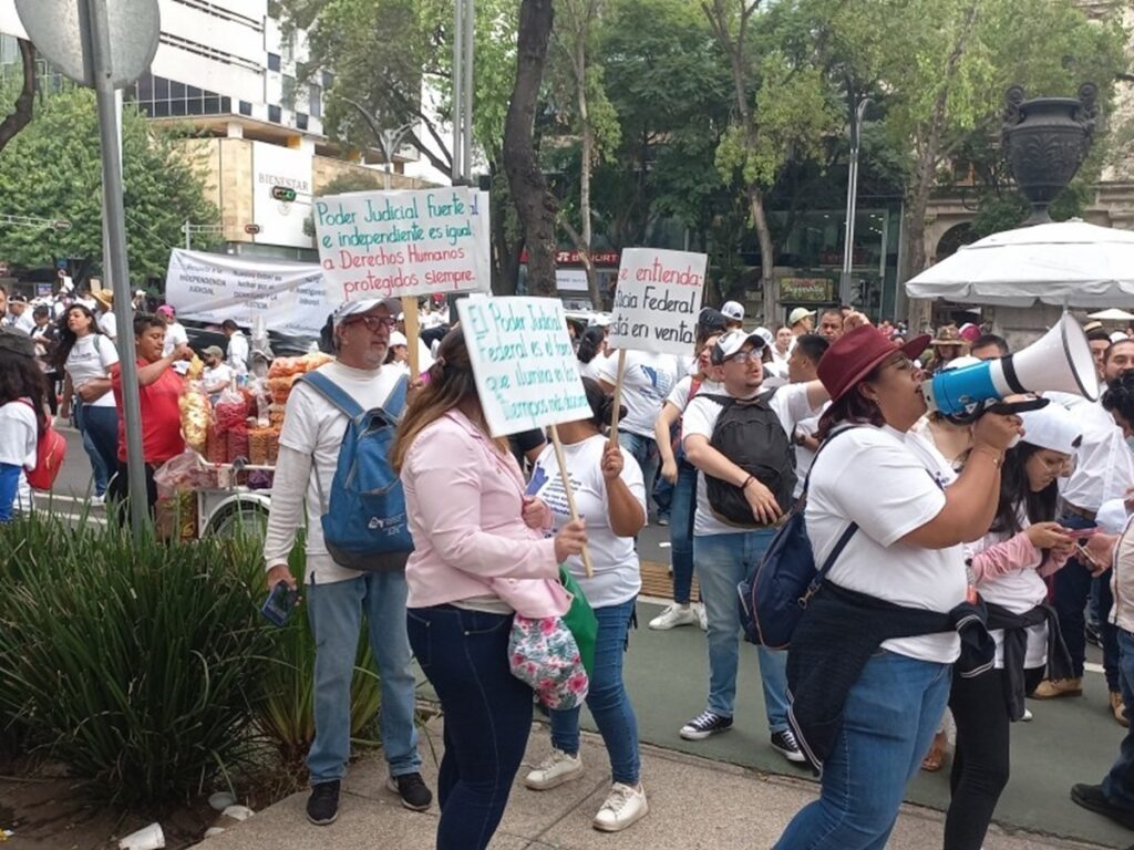 AMLO: No afectarán, los paros de labores anunciados por trabajadores y jueces contra la reforma judicial