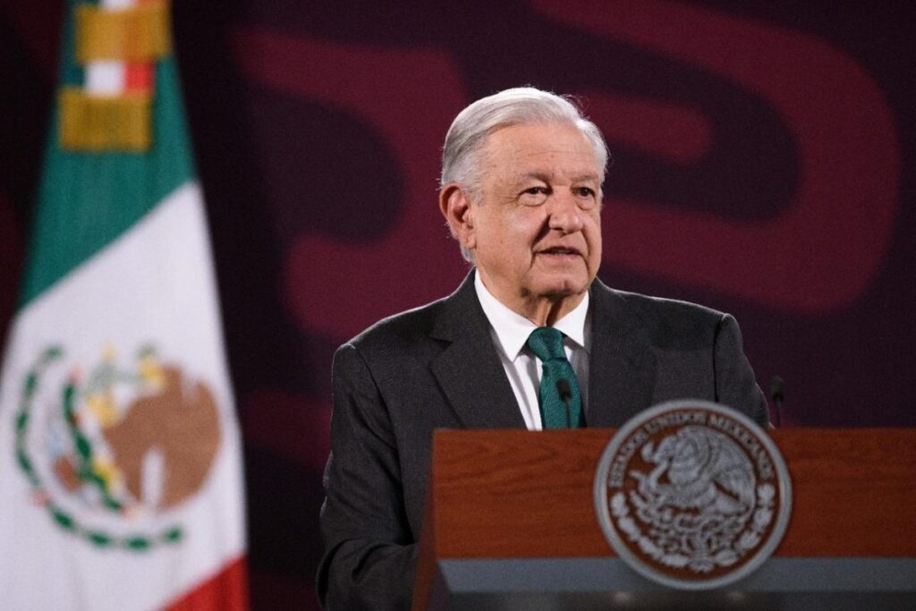 Emiten tres sentencias más contra AMLO por intervenir en comicios