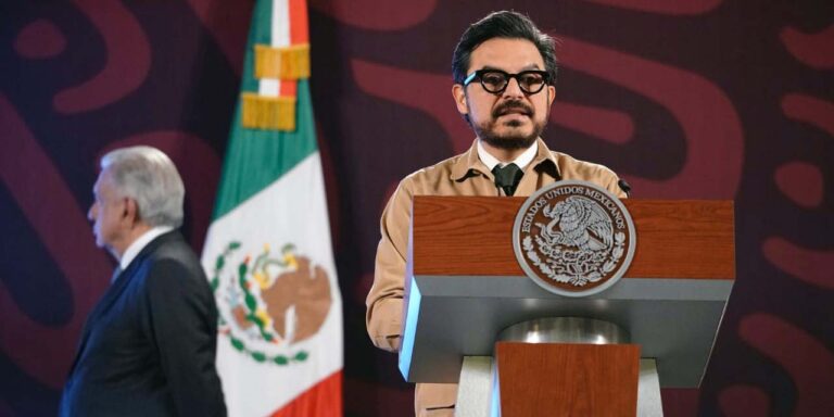 Zoé Robledo reafirma liderazgo en el IMSS, desmienten rumores