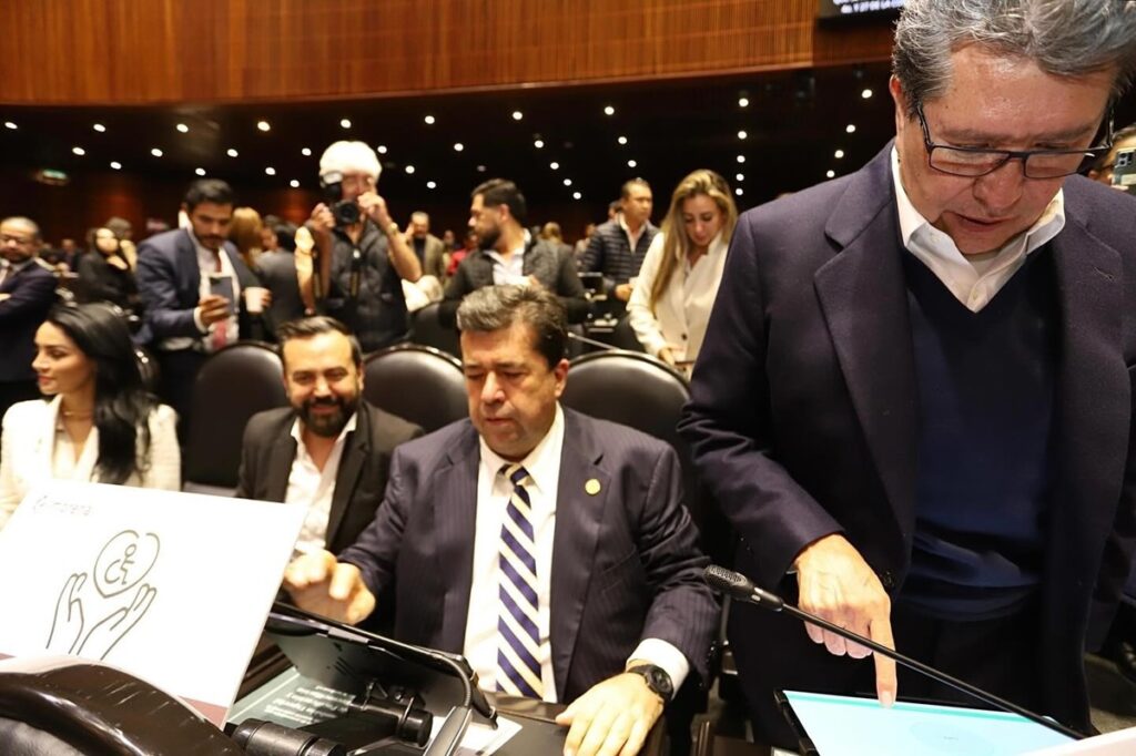 Chat morenista arde contra Pedro Haces por “voto fantasma” en San Lázaro