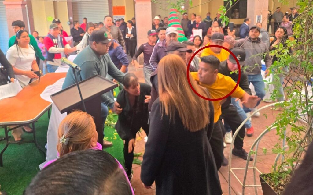 Alcalde de Santo Tomás de los Plátanos huye en plena toma de protesta