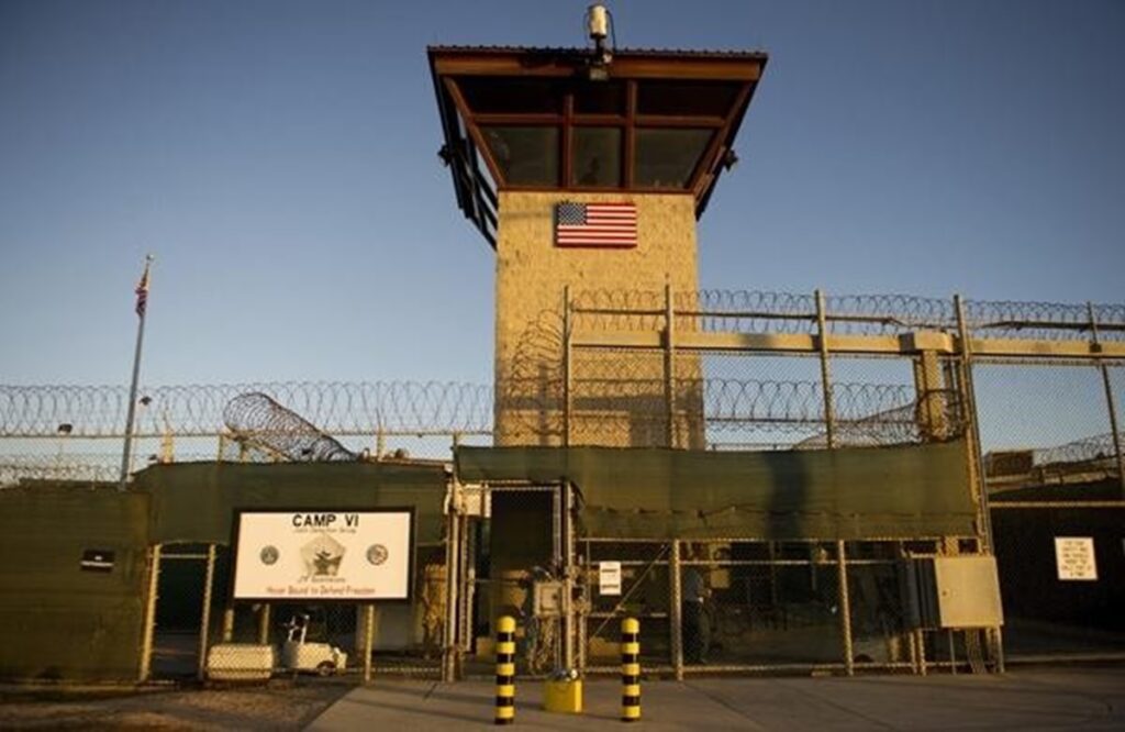 Trump evalúa usar base de Guantánamo para detener migrantes ilegales