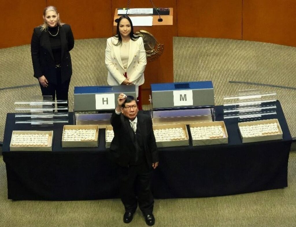 Confusión y errores salen en tómbola judicial realizada en el Senado