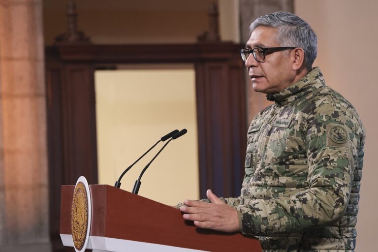 México explica relación “muy fuerte” con fuerzas armadas de EU