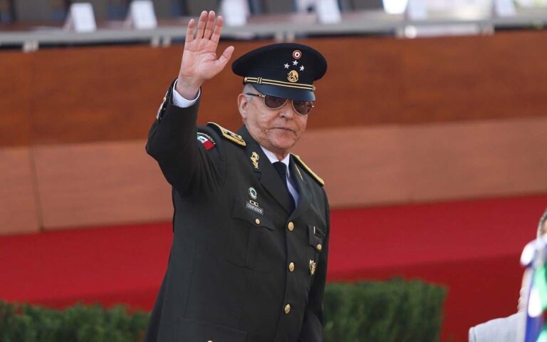 Sheinbaum justifica presencia del General Cienfuegos en acto oficial