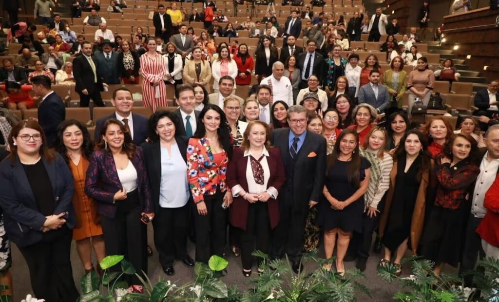 “Ministras del pueblo” van a San Lázaro y arremeten contra el Poder Judicial