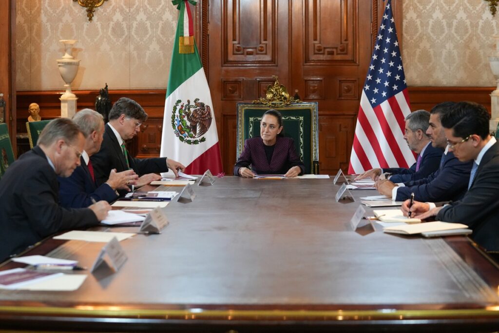 Sheinbaum expuso a Landau su desacuerdo con las redadas contra migrantes en EU