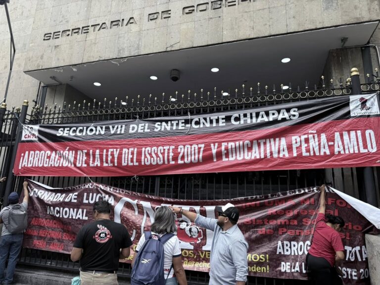 Sheinbaum llama a la CNTE a deslindarse o asumir actos violentos en Gobernación