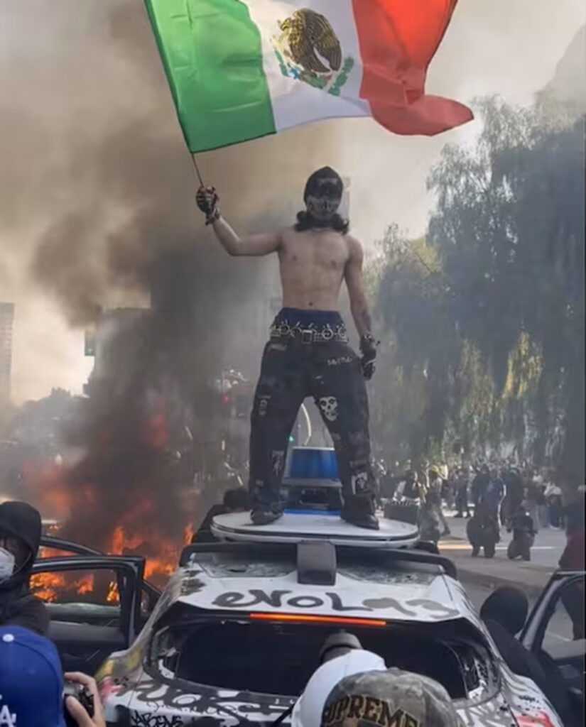 Manifestante con bandera mexicana en Los Ángeles se vuelve viral
