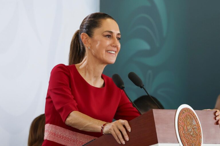 No hay desabasto de combustible: Presidenta